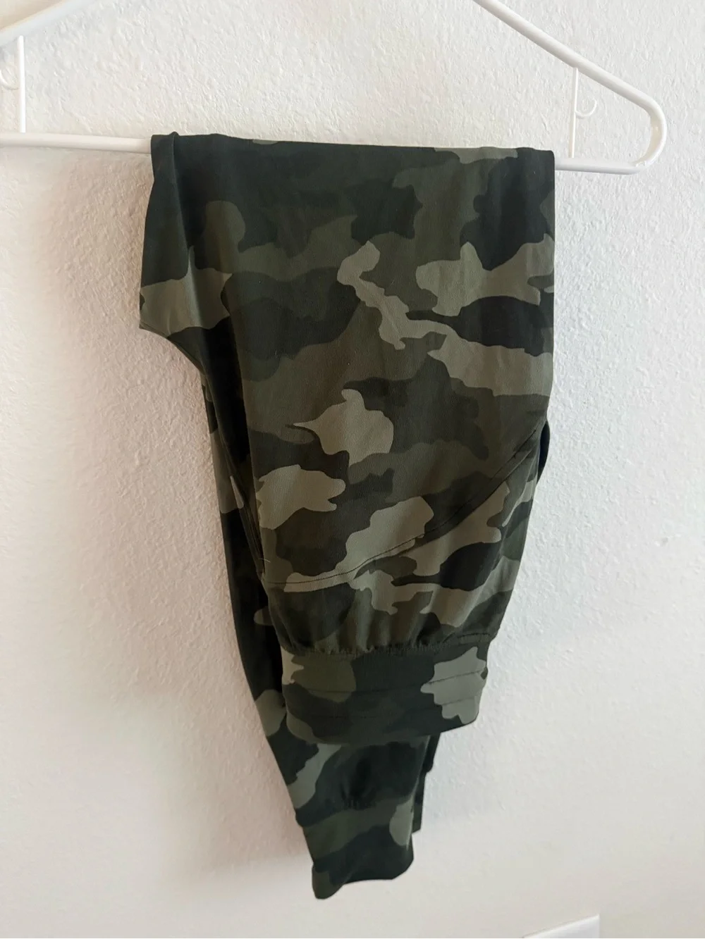 lululemon athletica Camo Track Joggers - Olive/Black
